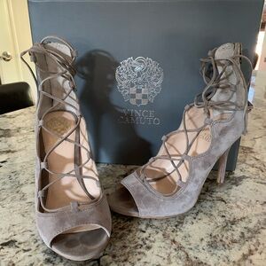 Vince Canute 6-1/2 suede laced pump